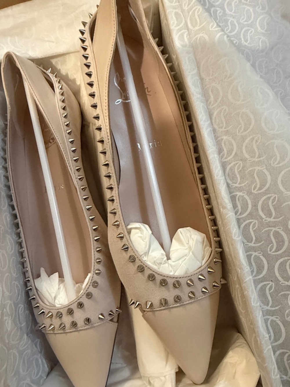 Christian Louboutin Duvettina Spikes Flat - Picture 4 of 5